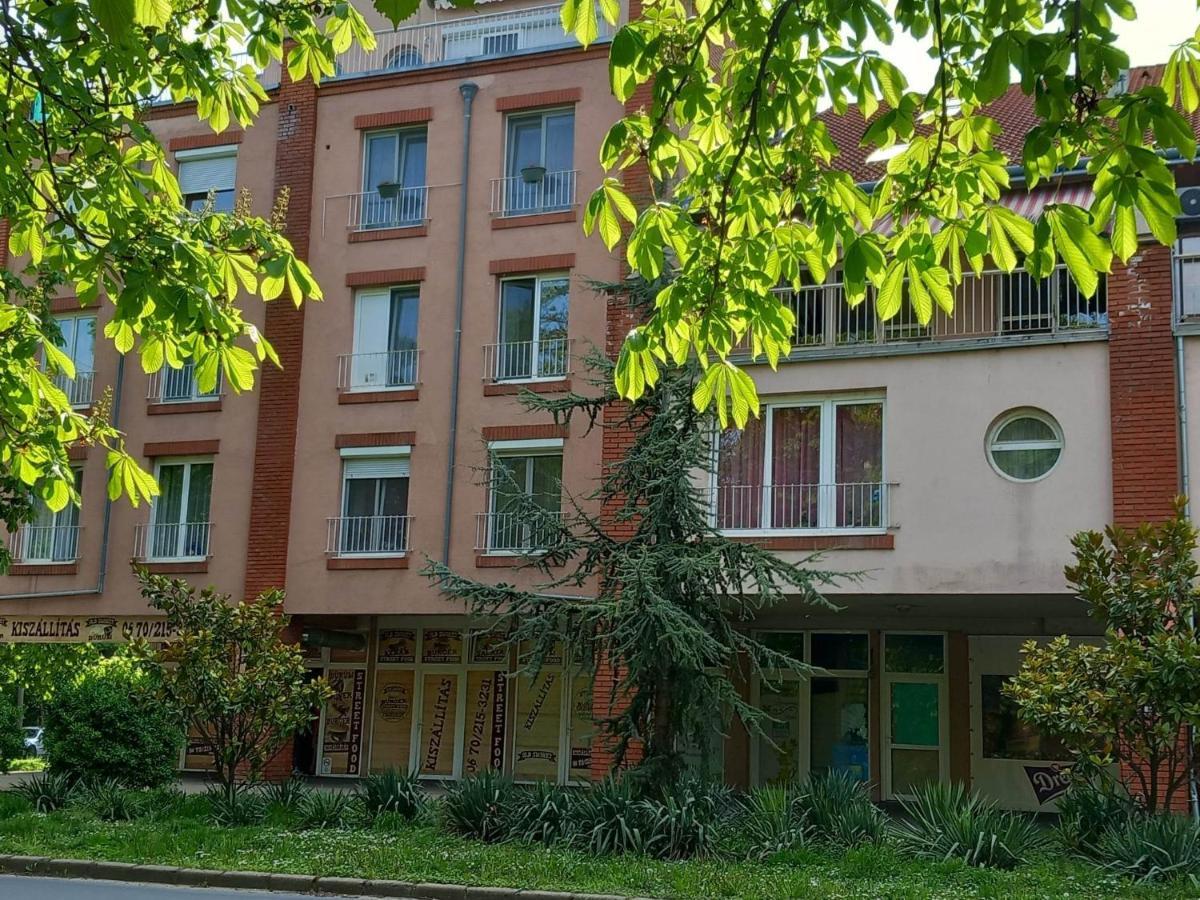 Rozsa Apartman Keszthely Exteriör bild